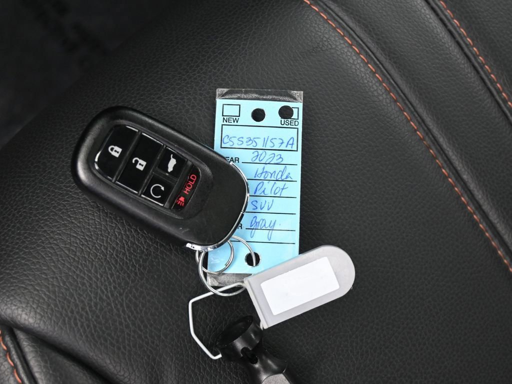 Used 2023 Honda Pilot TrailSport image 19