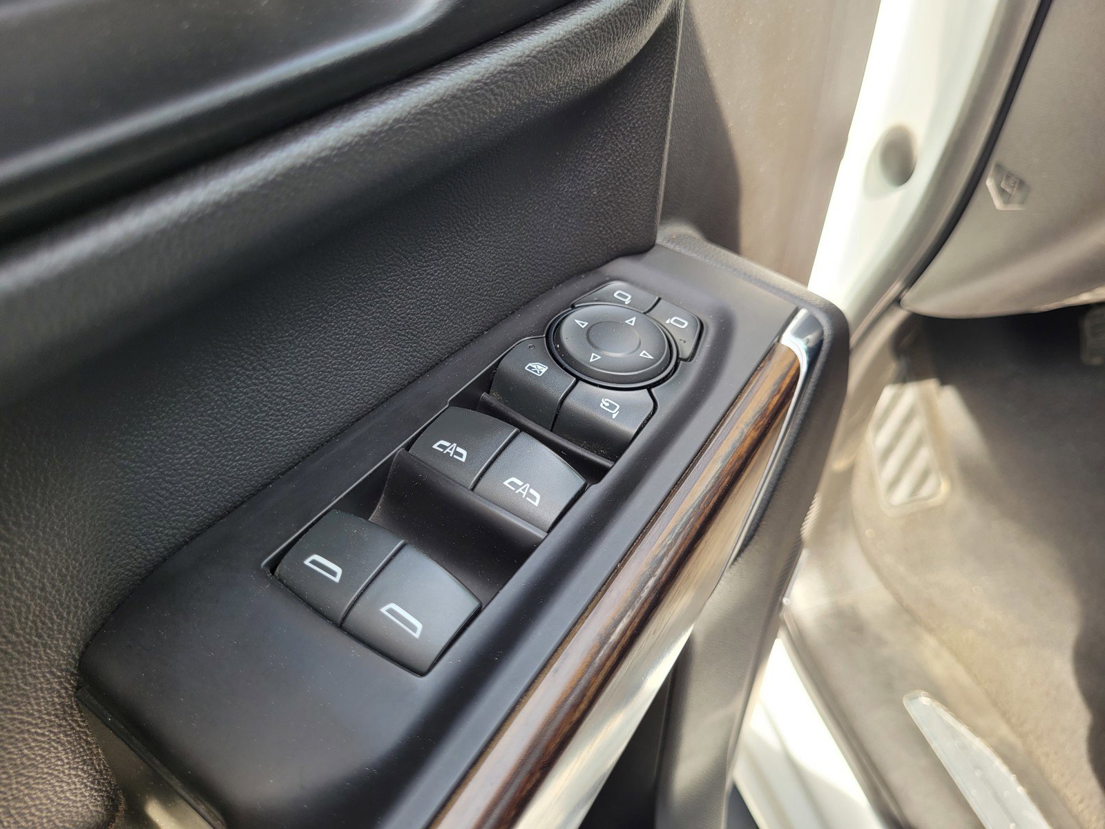 Used 2019 Chevrolet Silverado 1500 High Country w/ Technology Package image 26