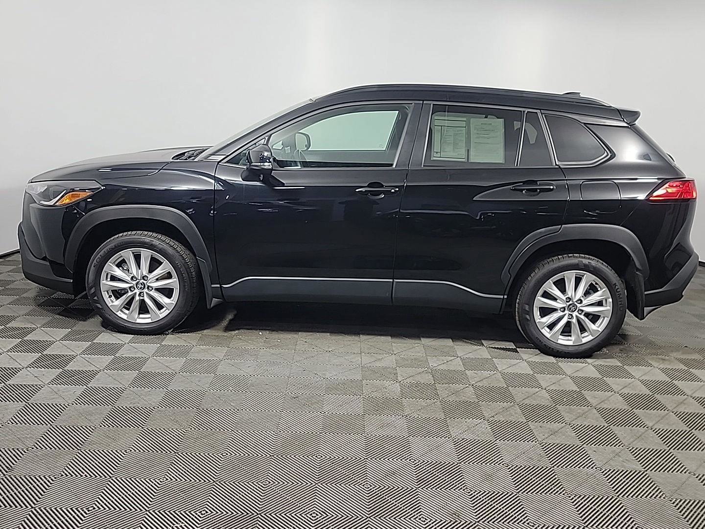 Used 2024 Toyota Corolla Cross LE w/ Black Badges Package (TMS) image 10