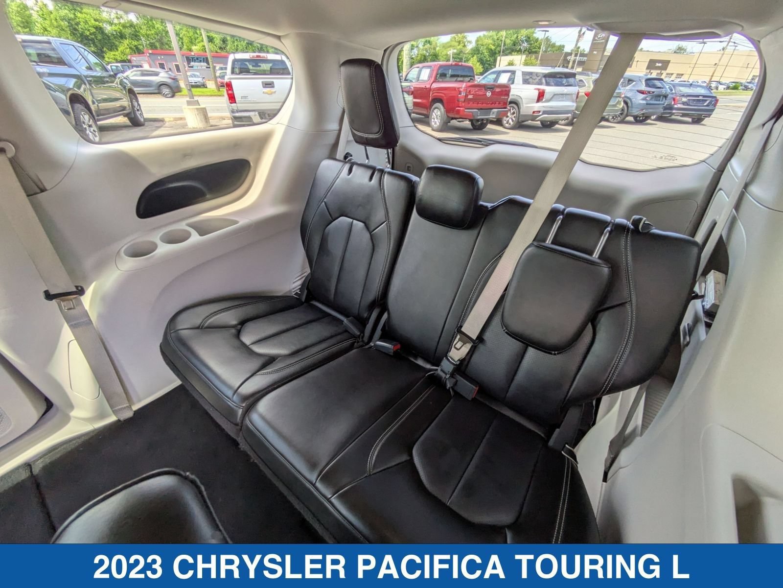 Used 2023 Chrysler Pacifica Touring-L FWD image 29