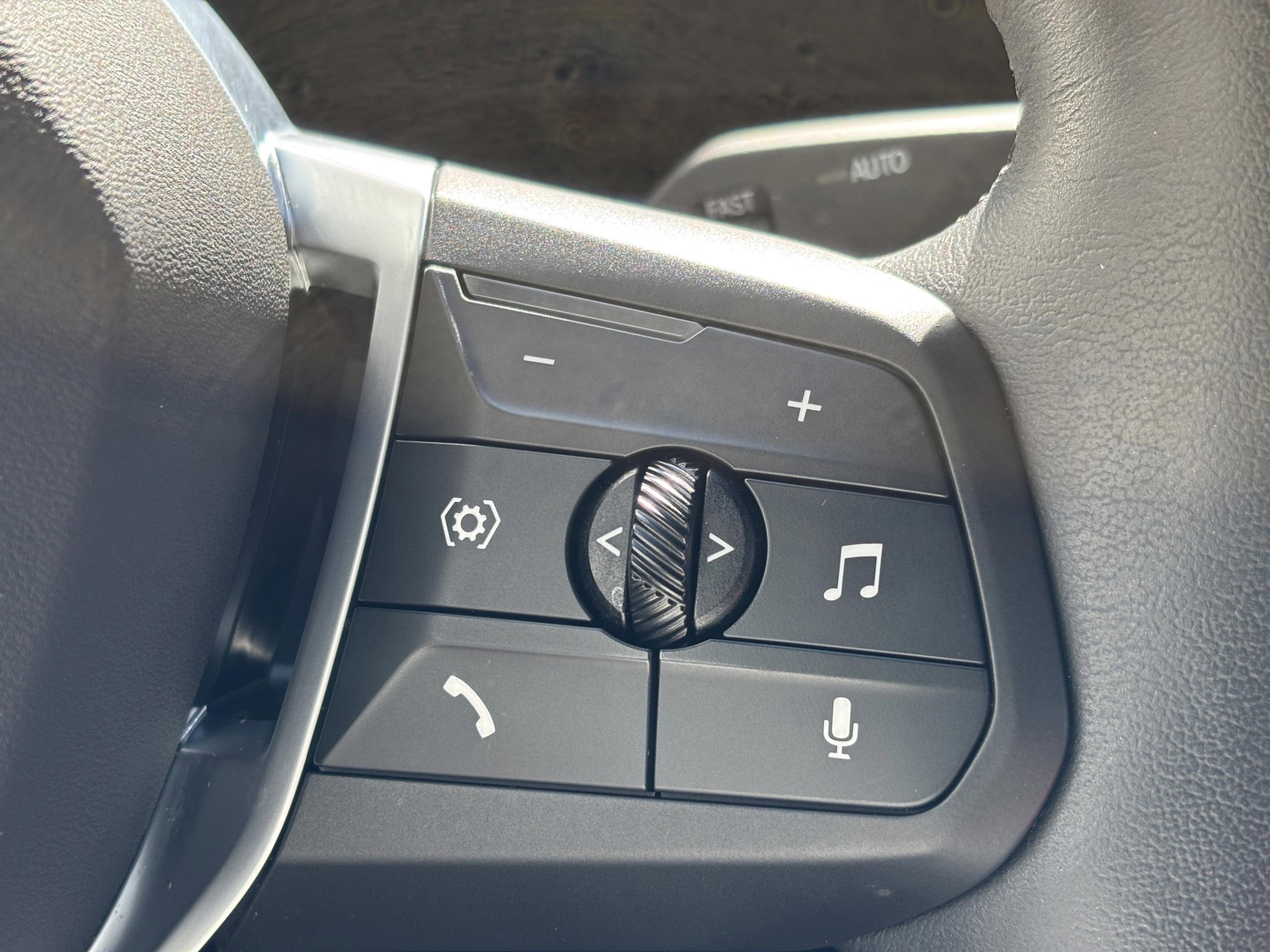 Certified 2025 BMW X2 xDrive28i image 10