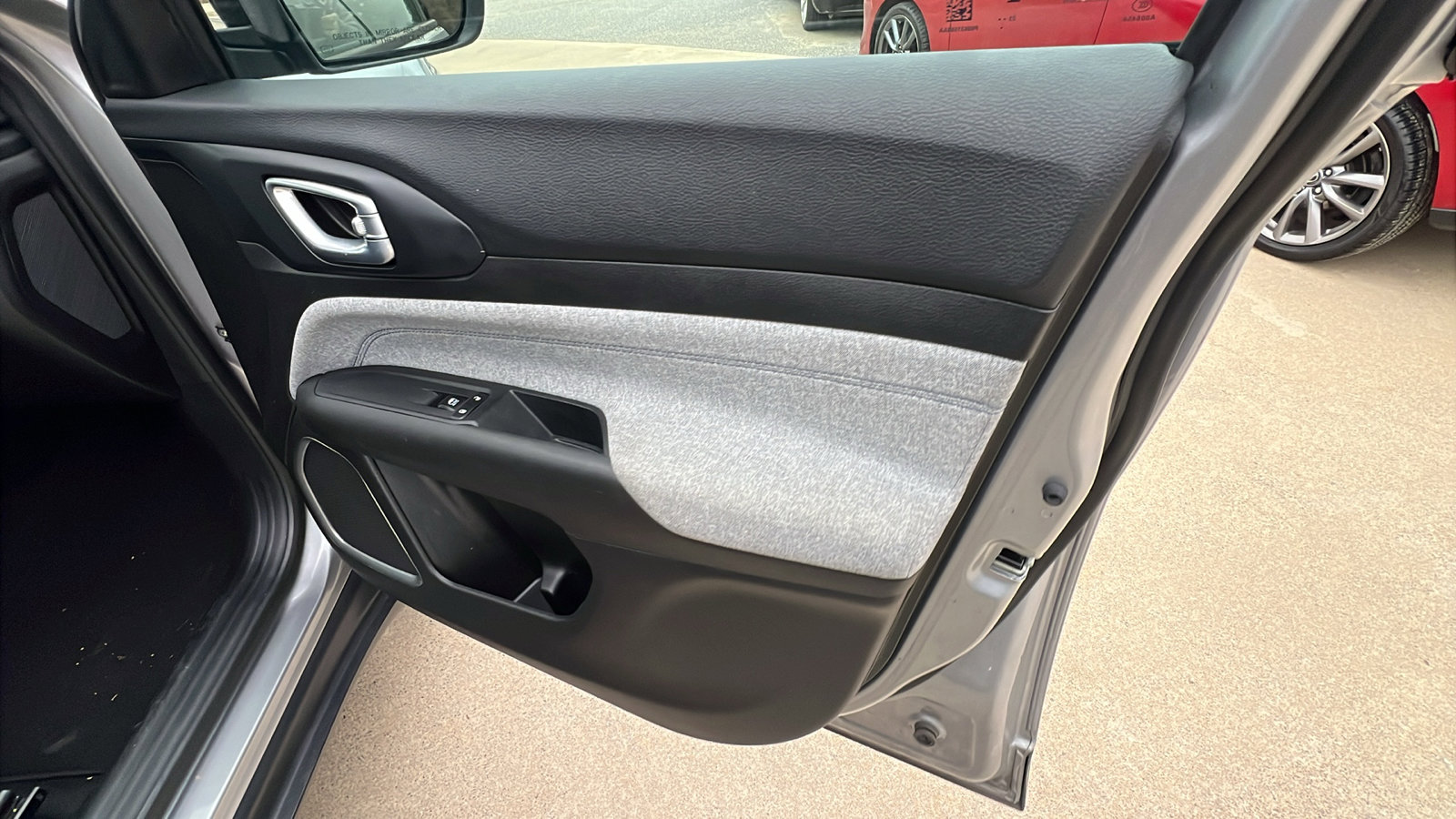 Used 2024 Jeep Compass Latitude image 18