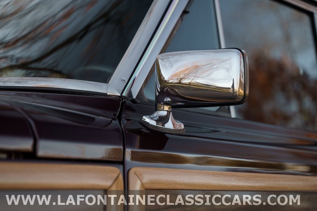 Used 1991 Jeep Grand Wagoneer Base image 23