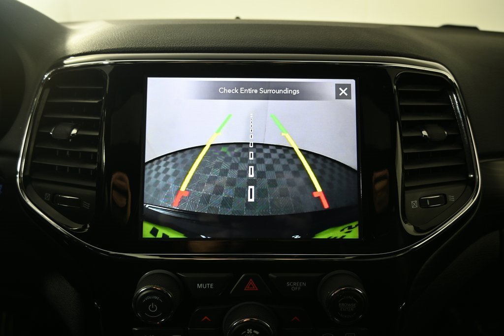 Used 2021 Jeep Grand Cherokee Laredo X image 29