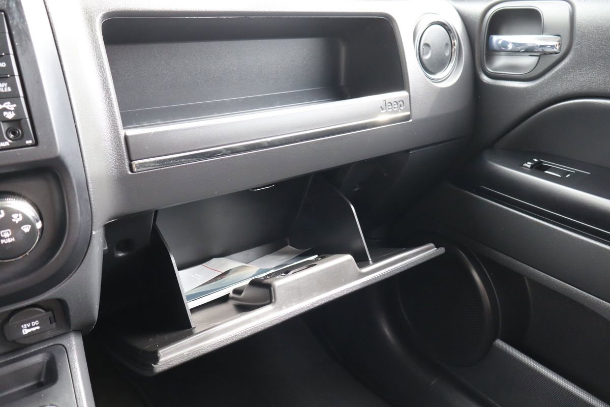 Used 2016 Jeep Patriot High Altitude image 36