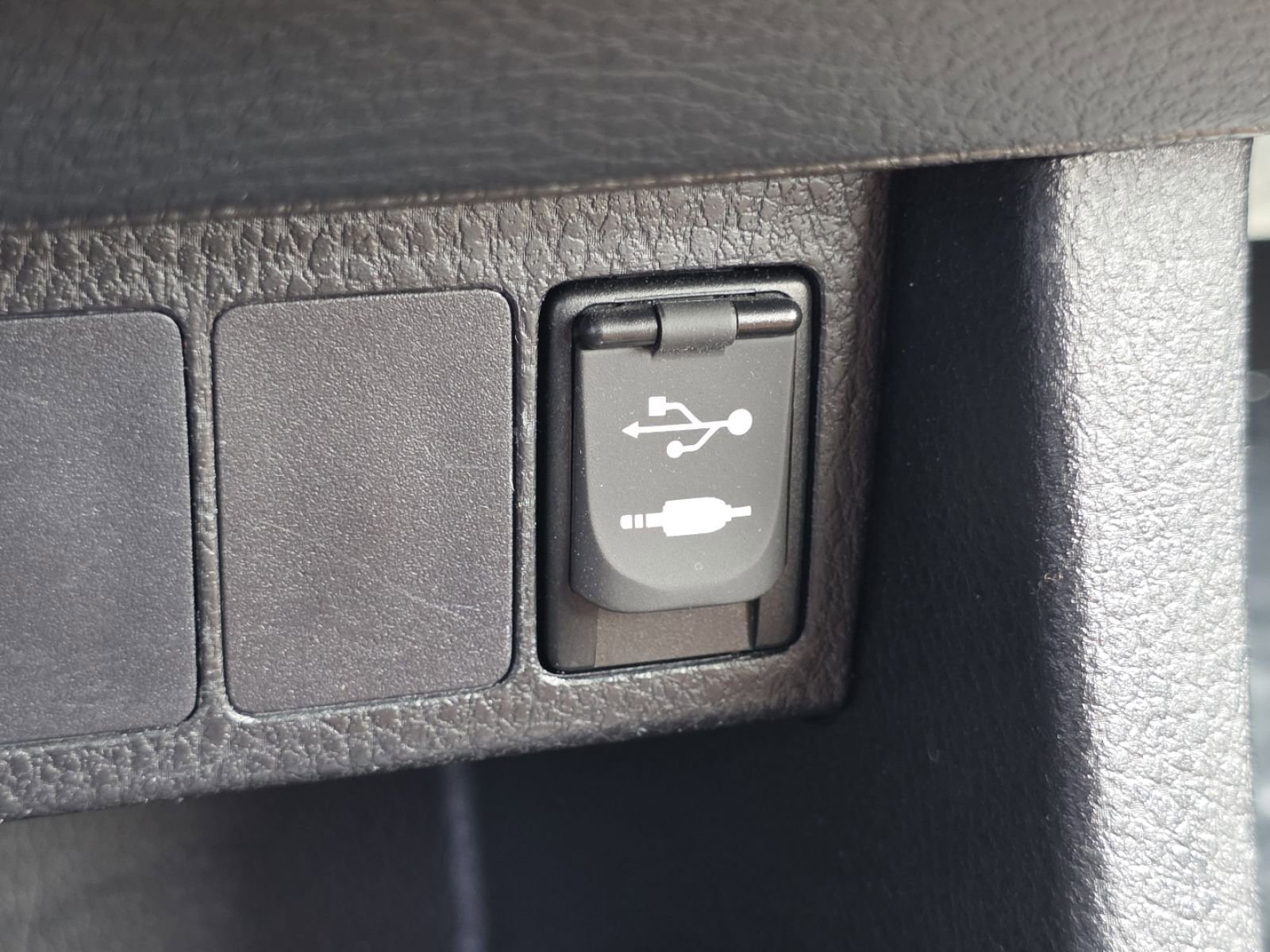 Used 2016 Toyota Corolla LE FWD image 4