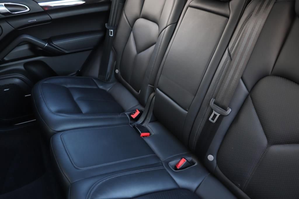 Used 2018 Porsche Cayenne S image 63