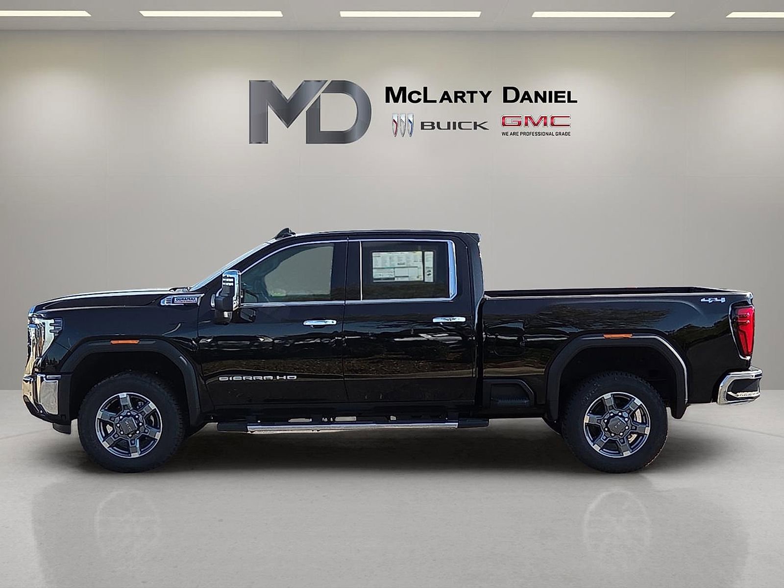 New 2025 GMC Sierra 2500 SLT w/ SLT Convenience Package AWD/4WD image 3