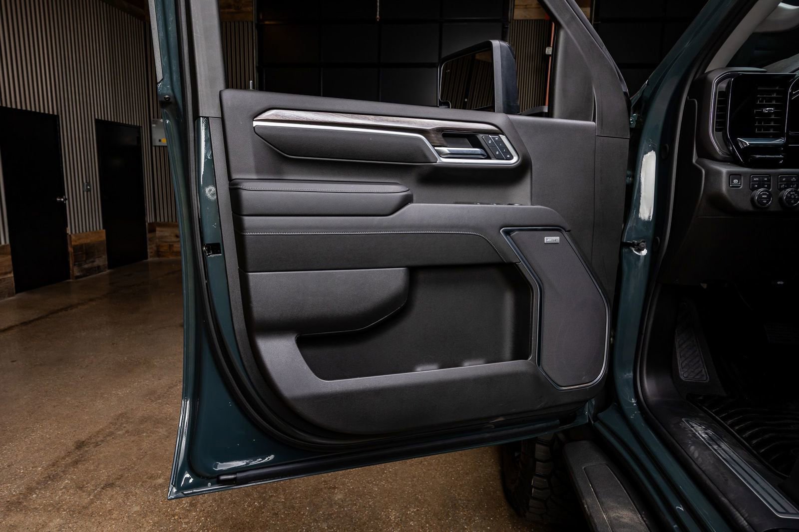 Used 2025 Chevrolet Silverado 3500 LTZ w/ LTZ Plus Package image 36