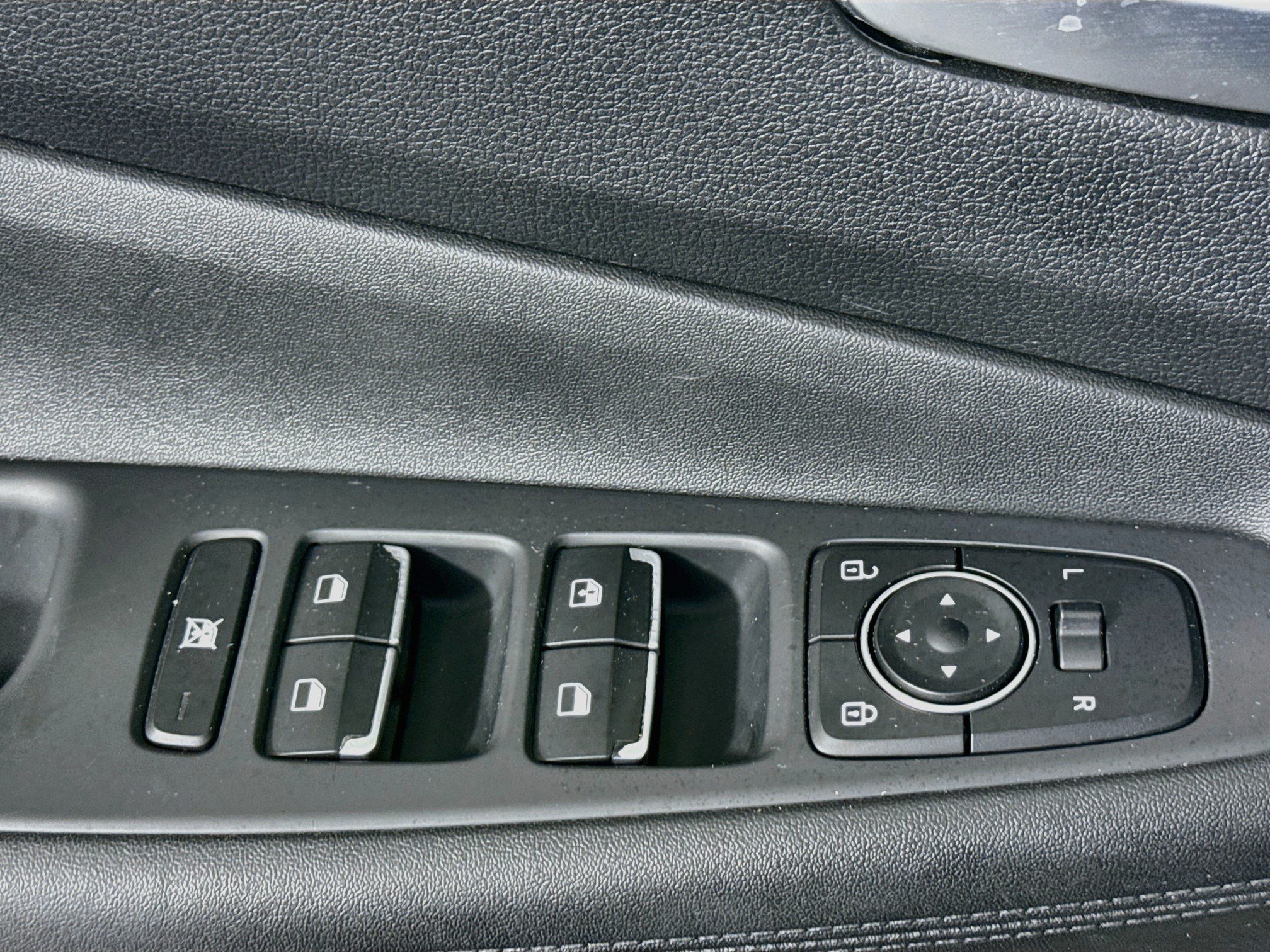 Used 2020 Hyundai Santa Fe SE FWD image 23