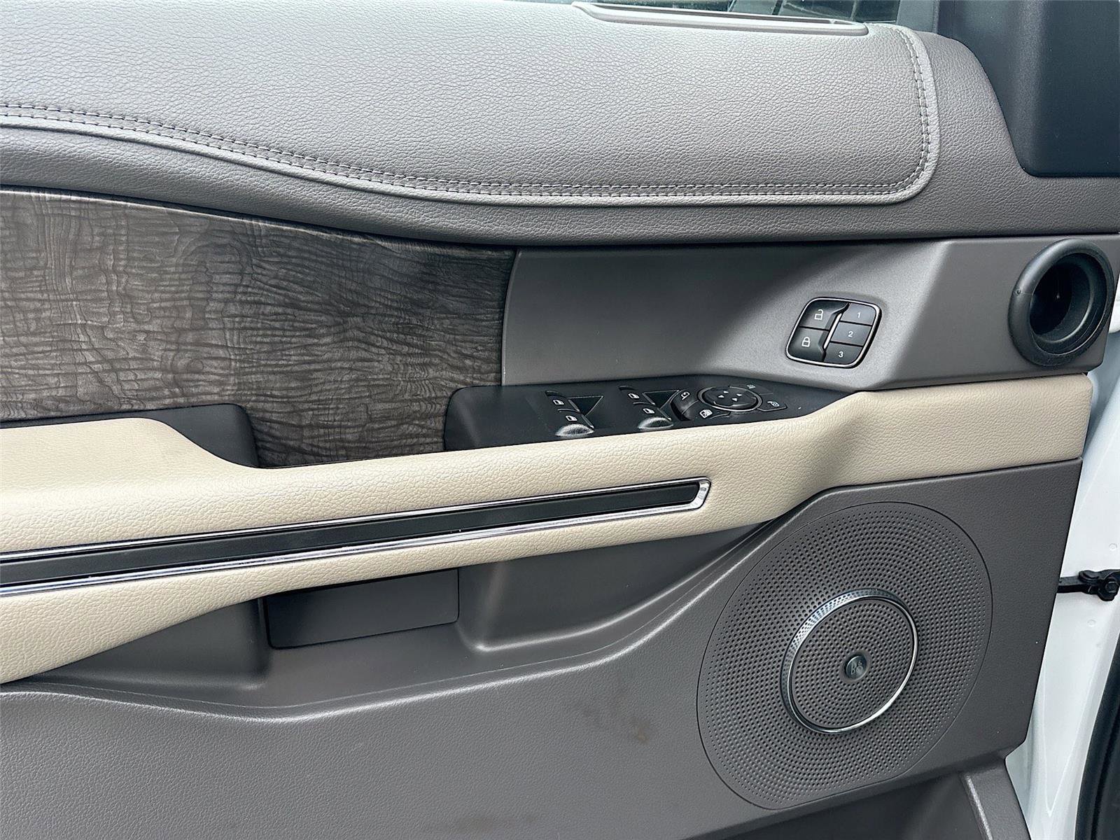 Used 2021 Ford Expedition Limited image 19