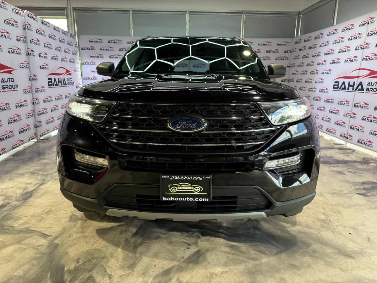 Used 2023 Ford Explorer XLT w/ Equipment Group 202A AWD/4WD image 3