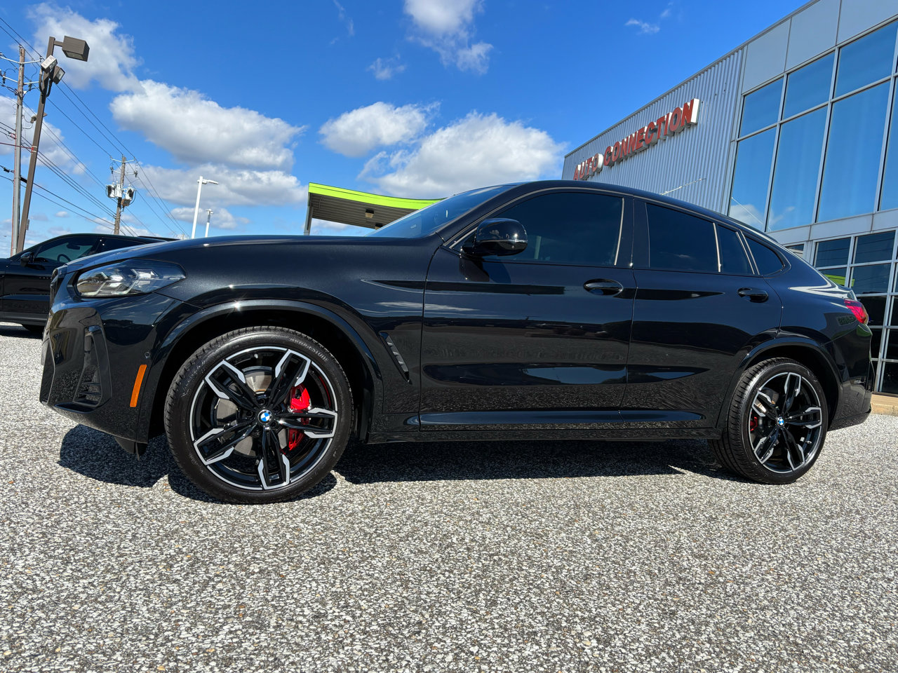 Used 2025 BMW X4 M40i w/ Premium Package image 2