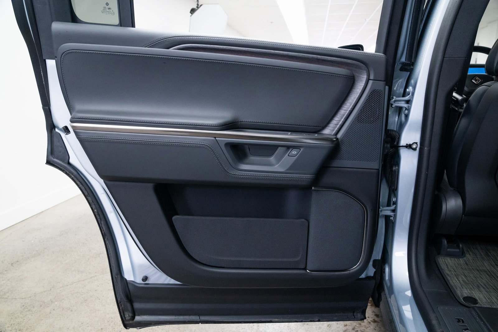 Used 2026 Rivian R1S Adventure image 18