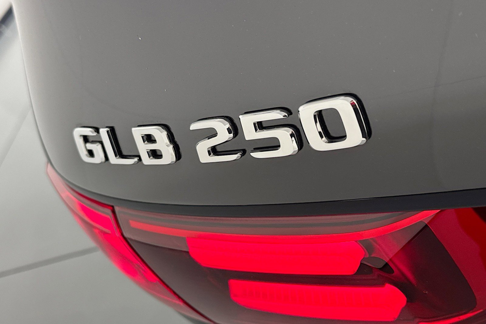 New 2026 Mercedes-Benz GLB 250 image 9