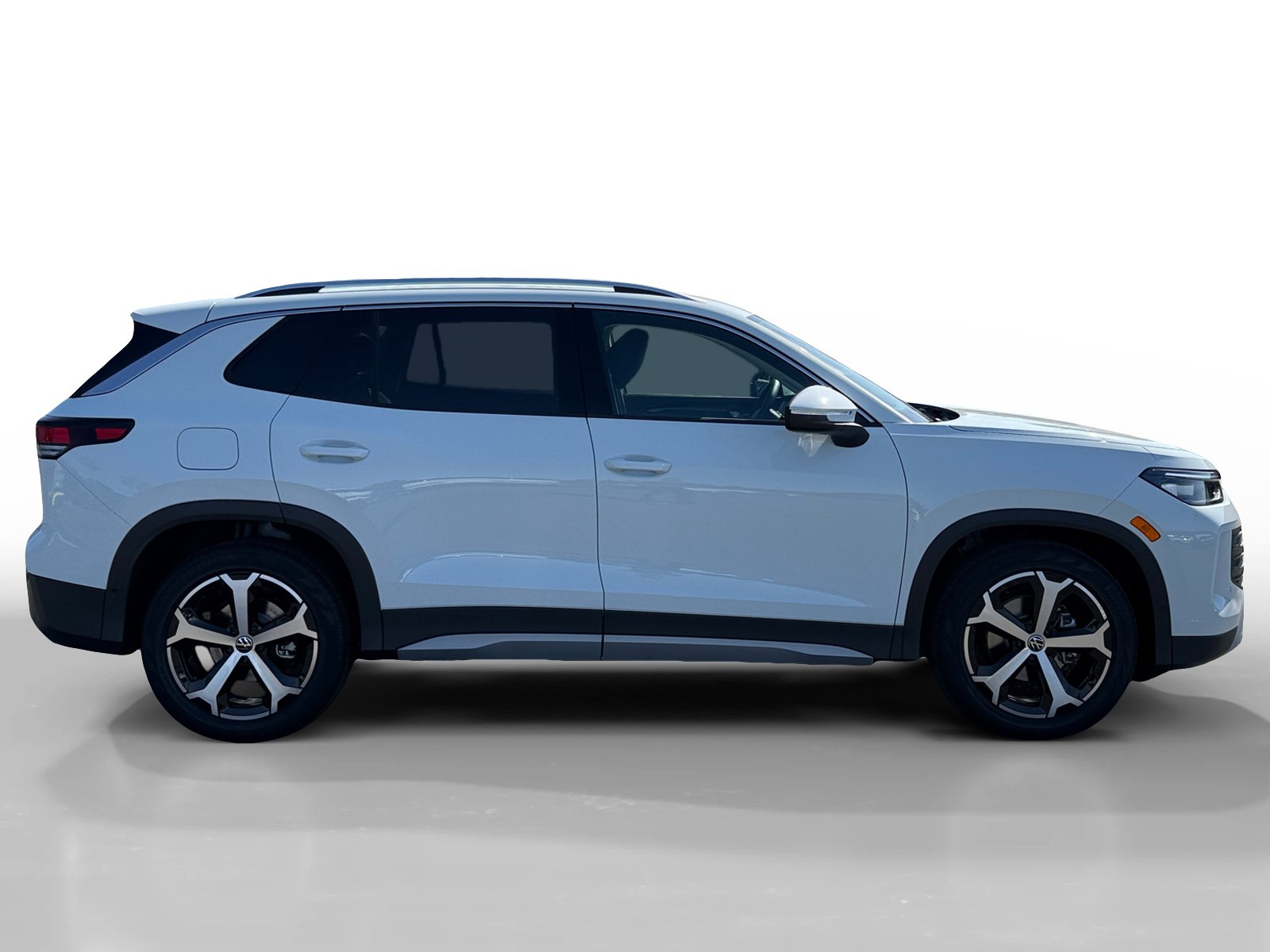 New 2026 Volkswagen Tiguan SE FWD image 6