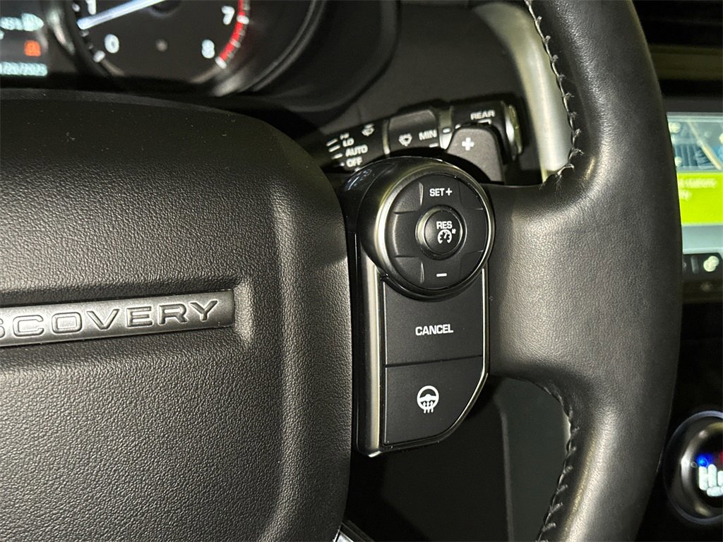 Used 2017 Land Rover Discovery HSE image 30