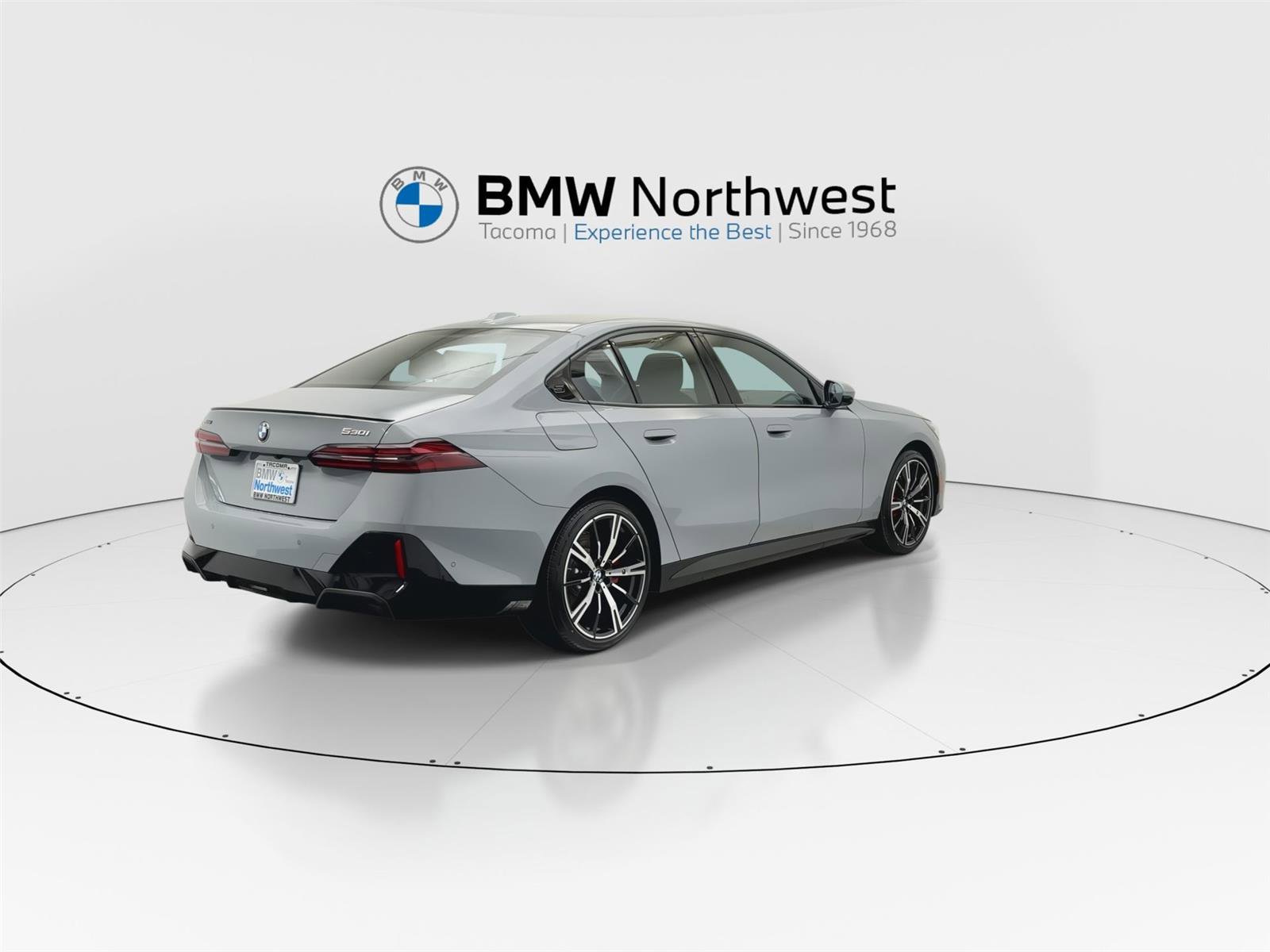 Used 2026 BMW 530i xDrive w/ M Sport Package image 3