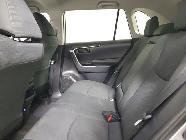Used 2021 Toyota RAV4 LE image 11