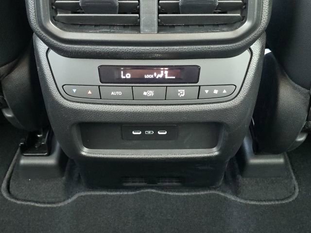 Used 2025 Honda Pilot Touring image 19