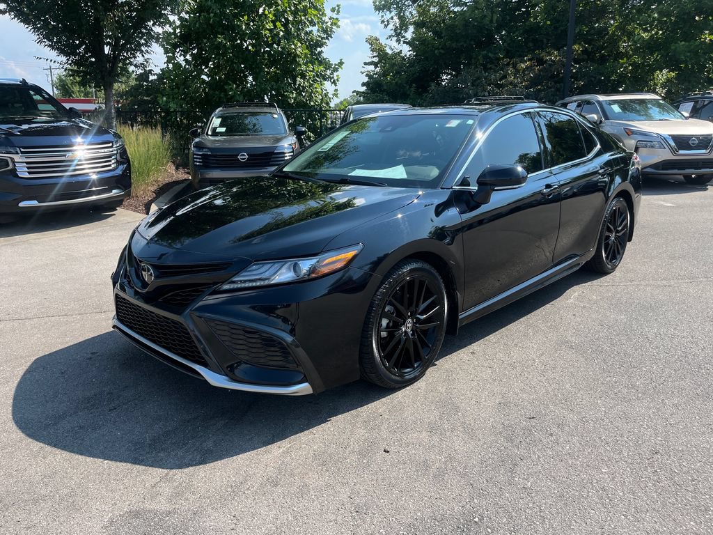 Used 2023 Toyota Camry XSE FWD image 3