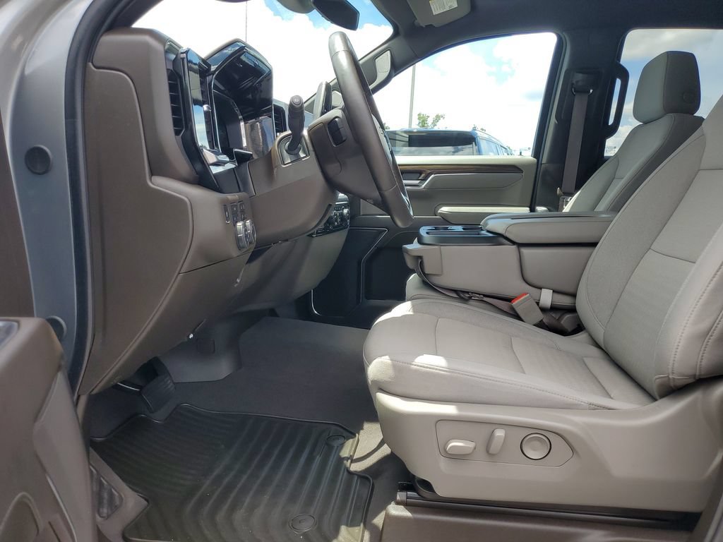 Used 2024 Chevrolet Silverado 1500 LT w/ Safety Package AWD/4WD image 5