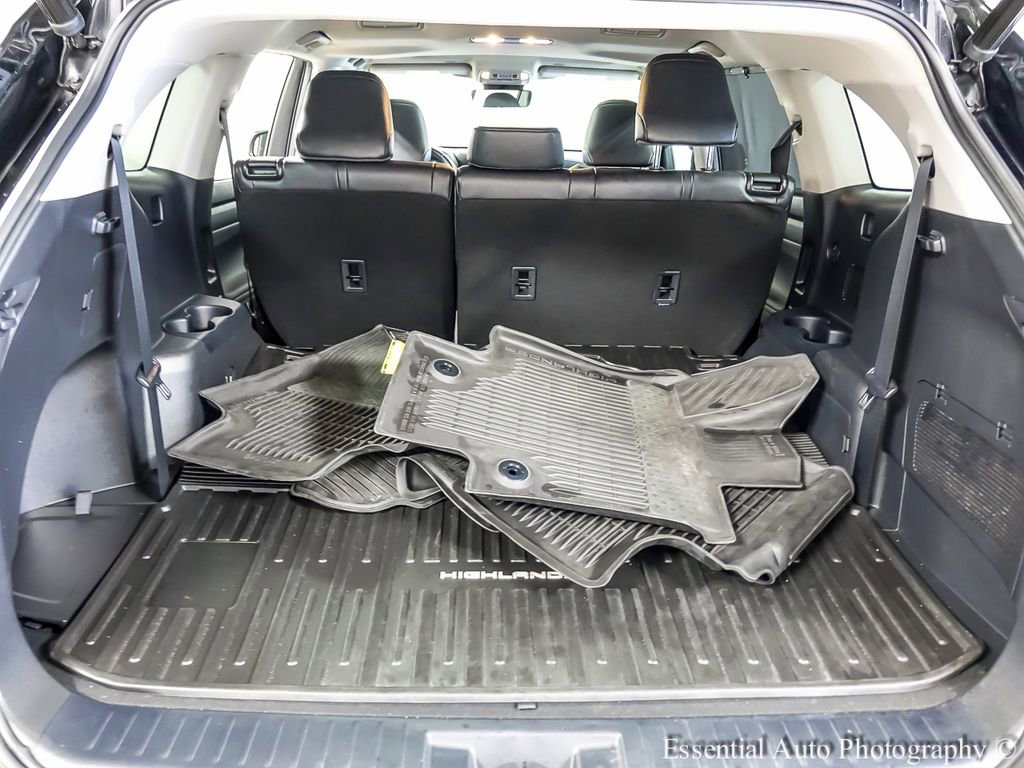 Used 2023 Toyota Highlander XLE AWD/4WD image 21