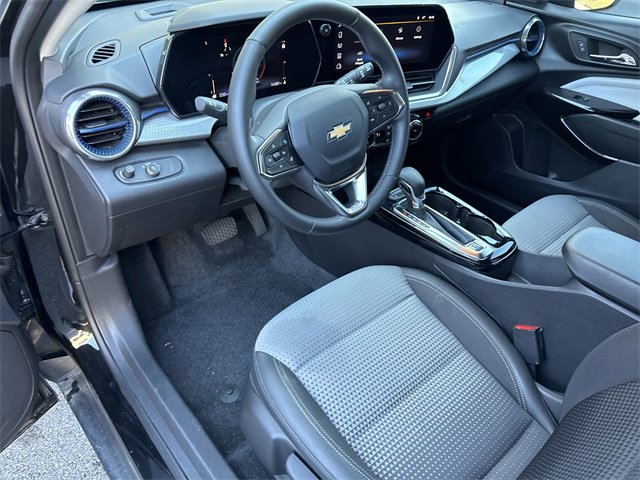 Used 2024 Chevrolet Trax LT w/ LT Convenience Package image 10