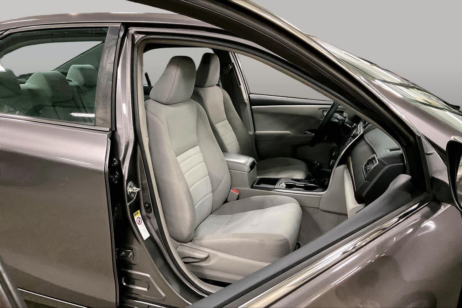 Used 2017 Toyota Camry LE FWD image 9