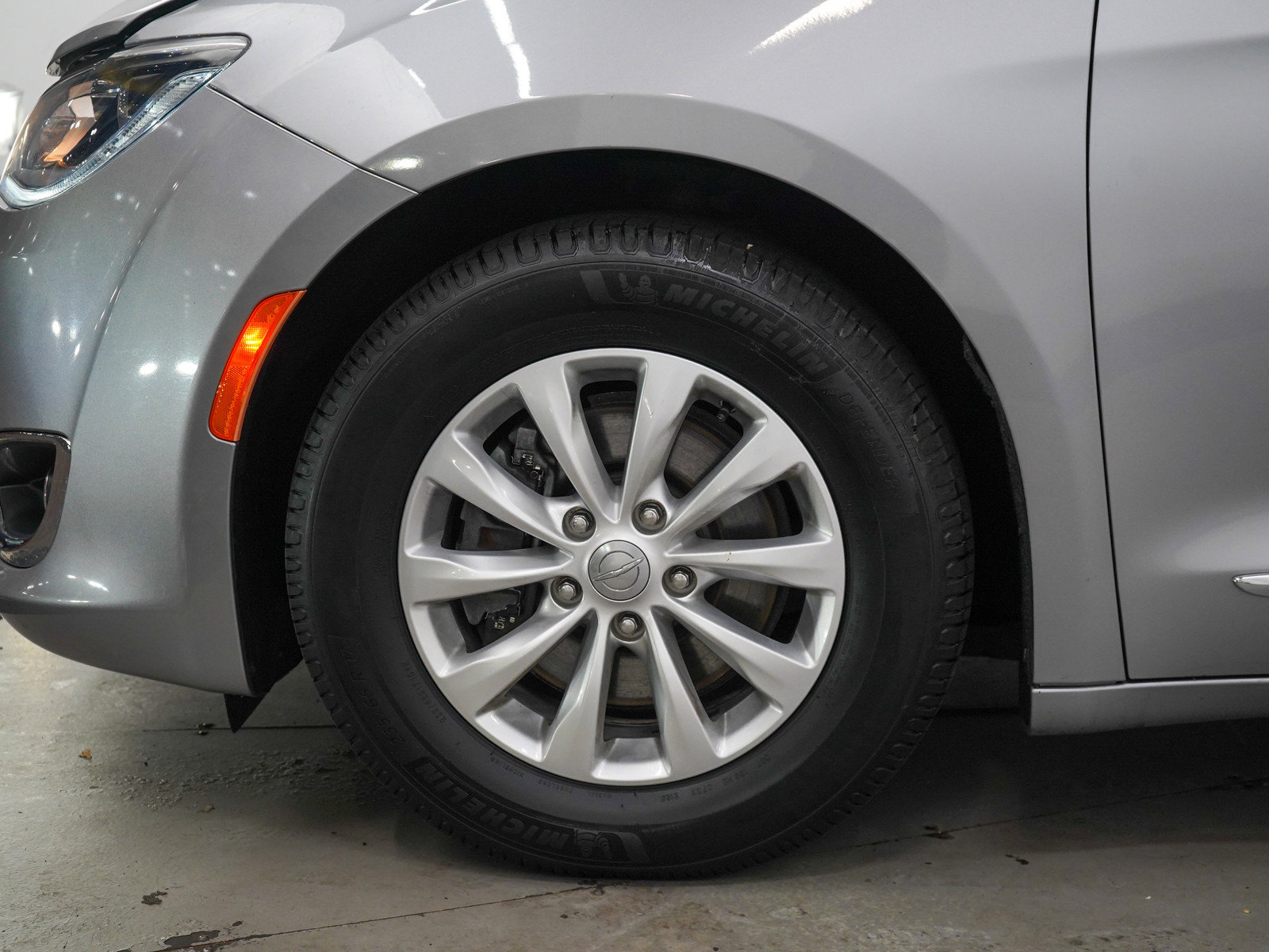 Used 2017 Chrysler Pacifica Touring-L FWD image 30