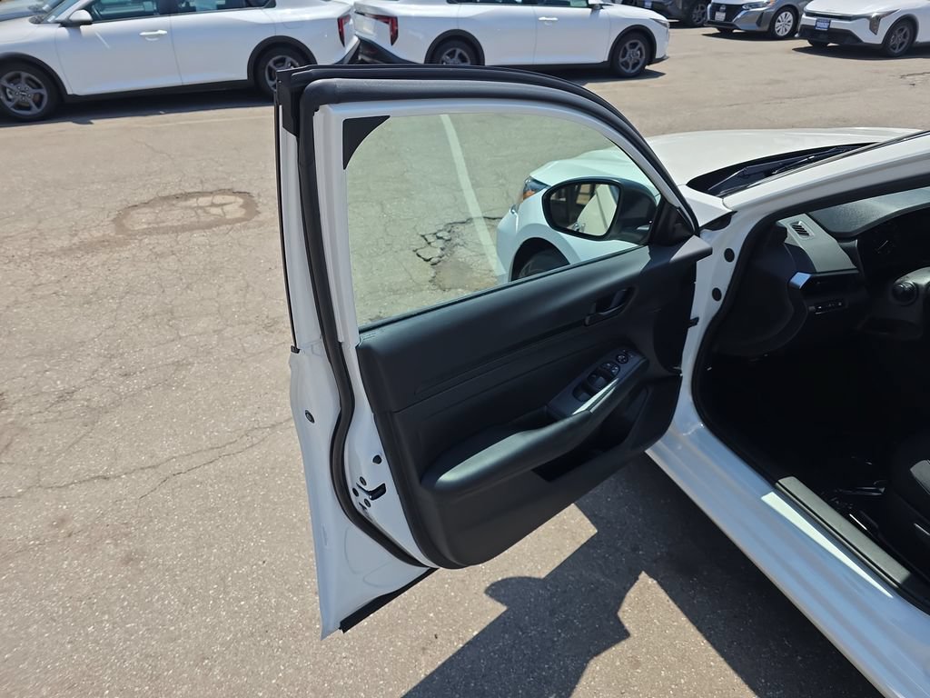 Used 2025 Nissan Altima 2.5 S FWD image 10