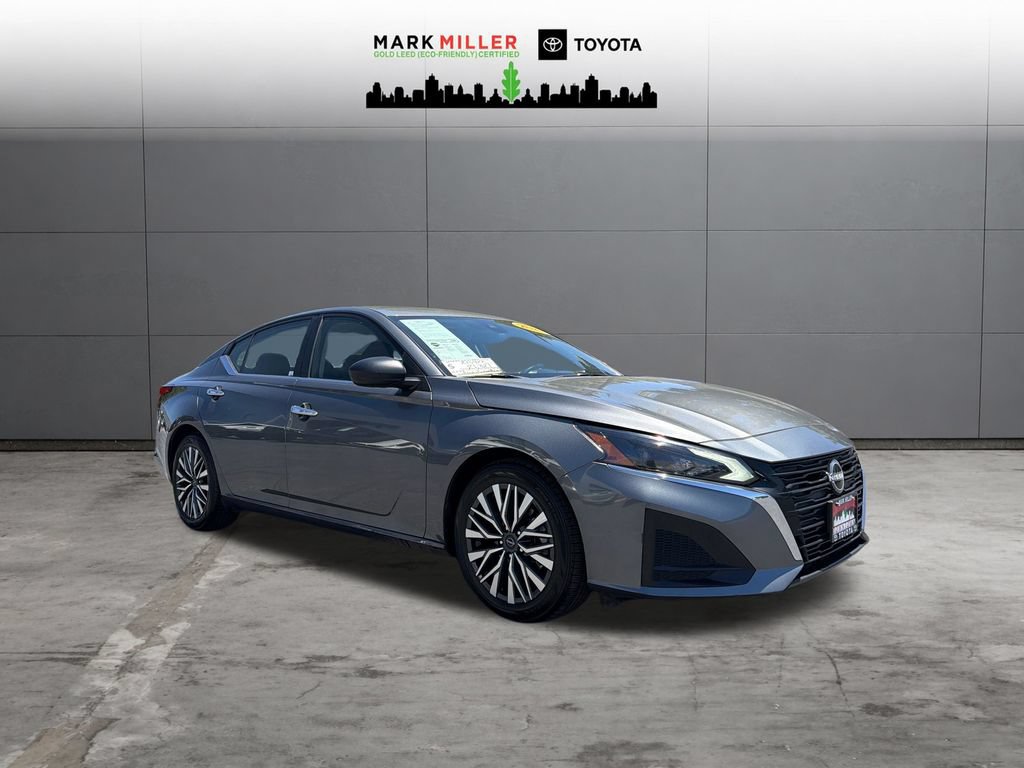Used 2025 Nissan Altima 2.5 SV FWD image 6