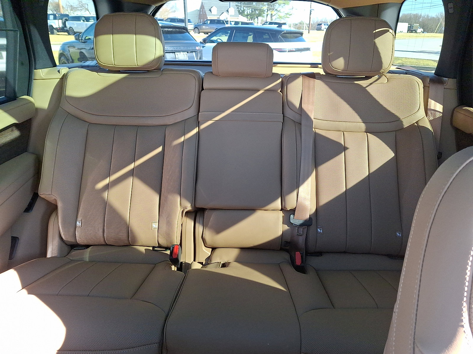 New 2026 Land Rover Range Rover Long Wheelbase SE image 16