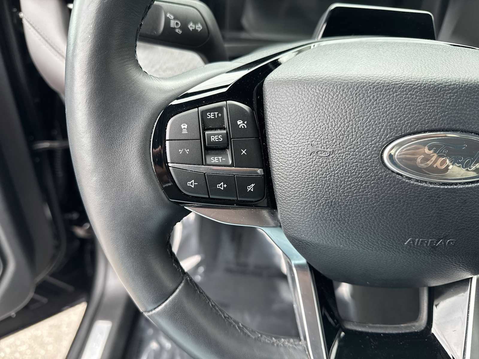 Used 2025 Ford Explorer Platinum RWD image 25