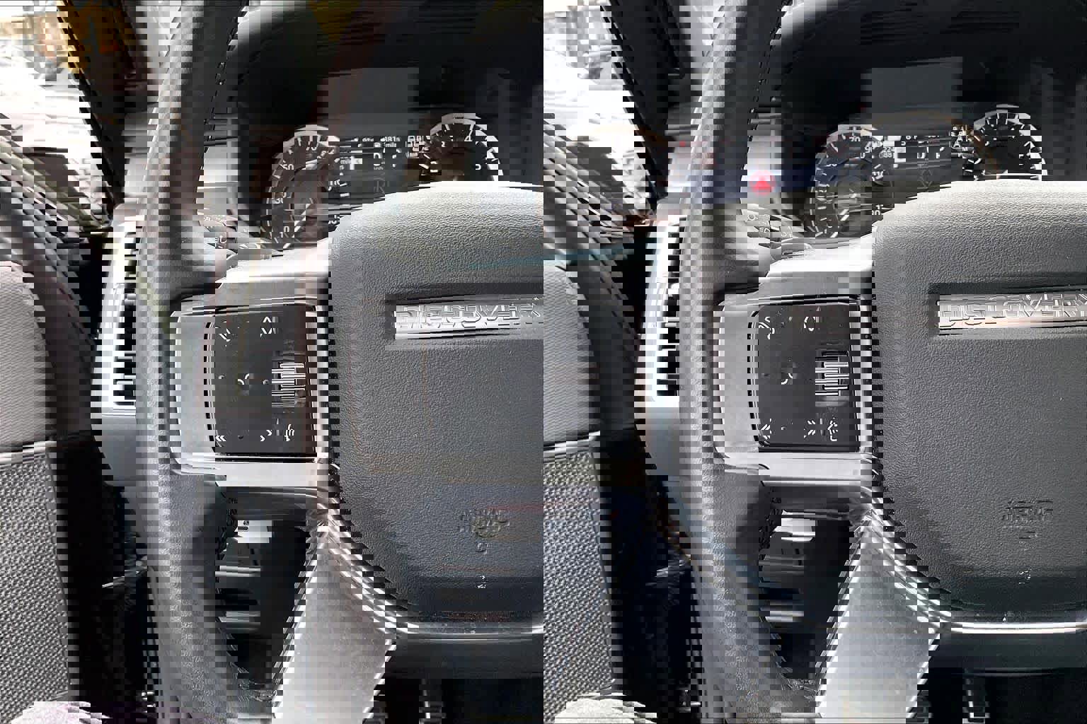 Used 2023 Land Rover Discovery S R-Dynamic image 20