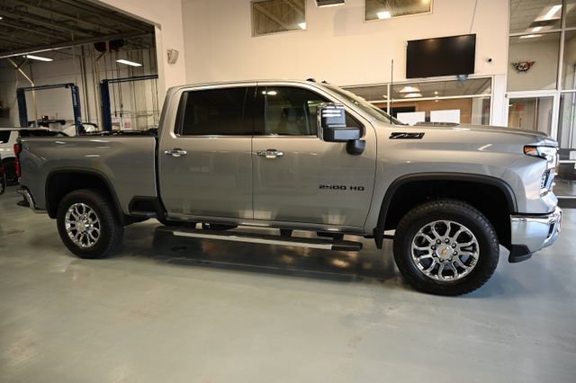 New 2026 Chevrolet Silverado 2500 LTZ w/ LTZ Premium Package AWD/4WD image 4