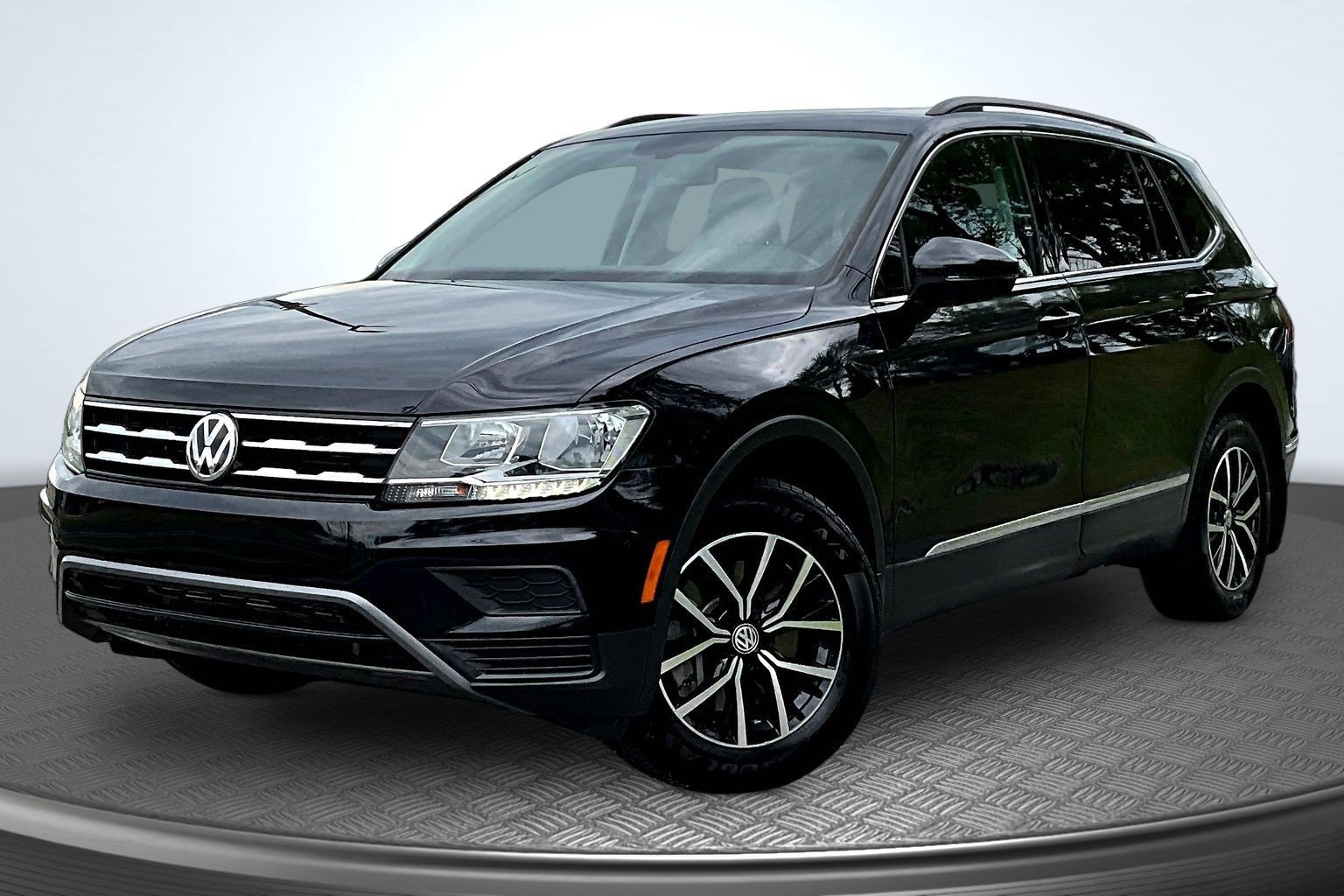 Used 2021 Volkswagen Tiguan SE w/ Panoramic Sunroof Package