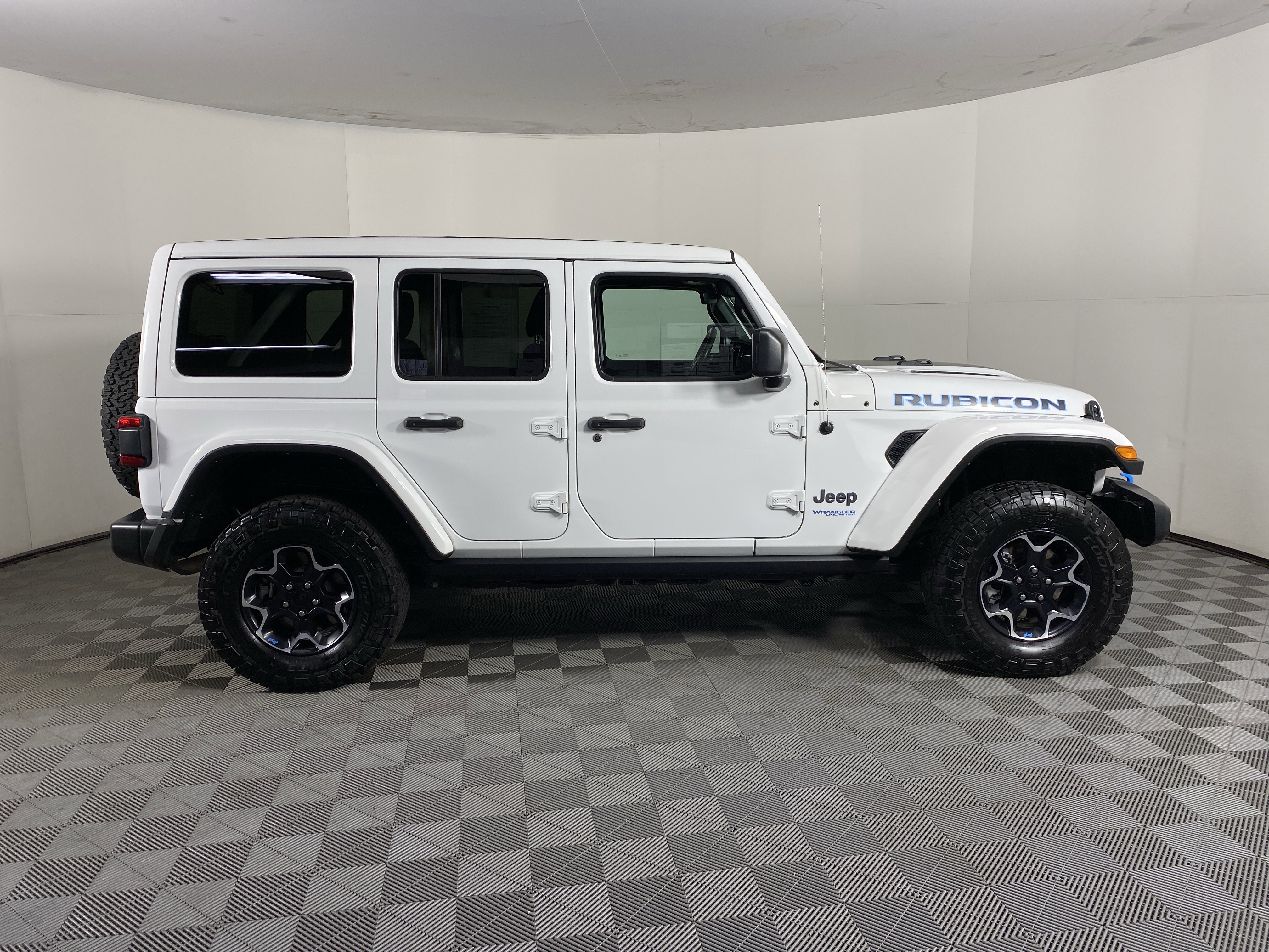 Used 2022 Jeep Wrangler Unlimited Rubicon 4xe w/ Cold Weather Group image 8