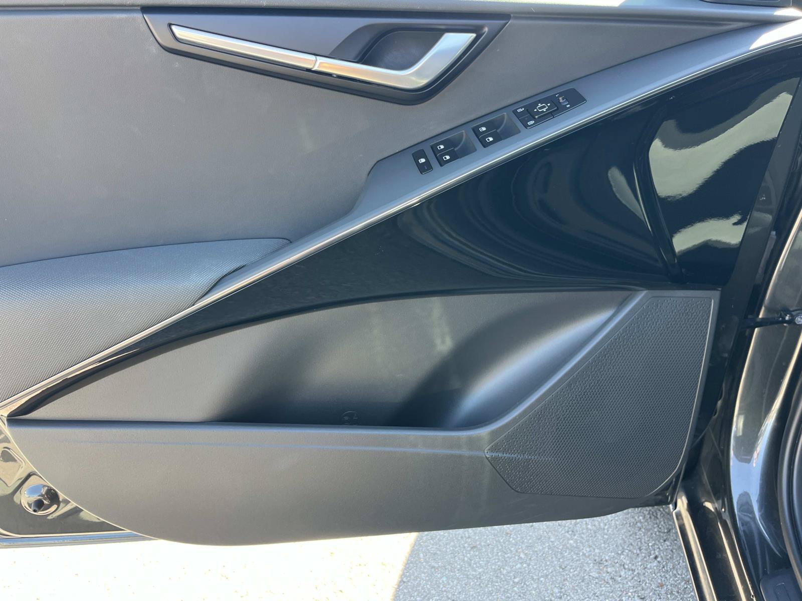 Used 2024 Kia Niro Wind FWD image 27