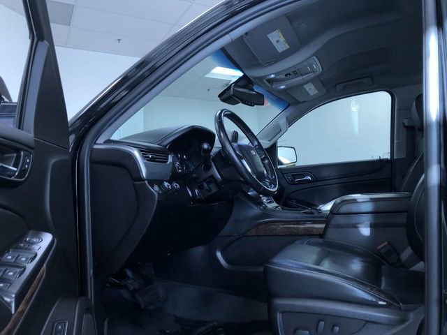 Used 2019 Chevrolet Suburban LT image 2