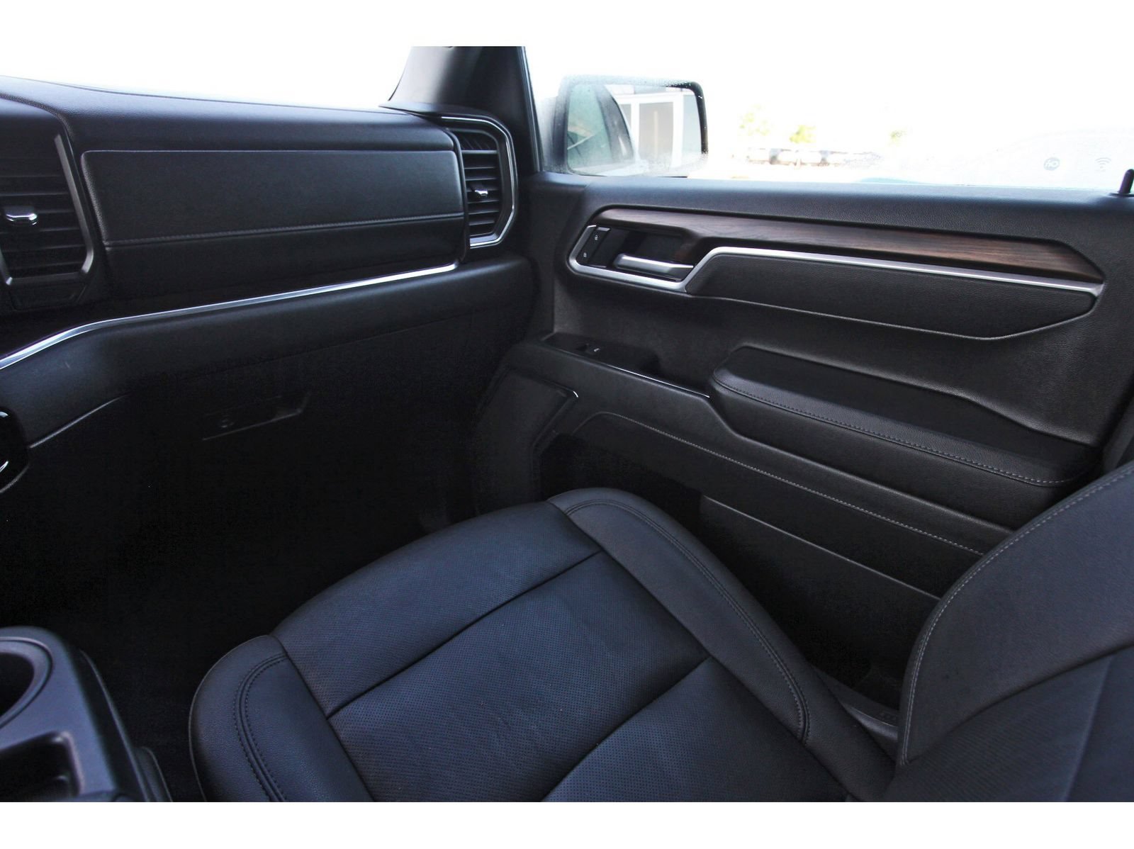 Used 2025 GMC Sierra 1500 SLT RWD image 13