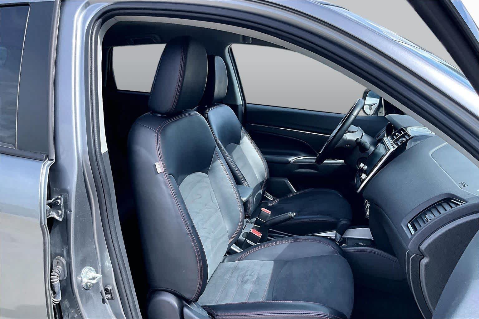Used 2024 Mitsubishi Outlander Sport SE AWD/4WD image 9
