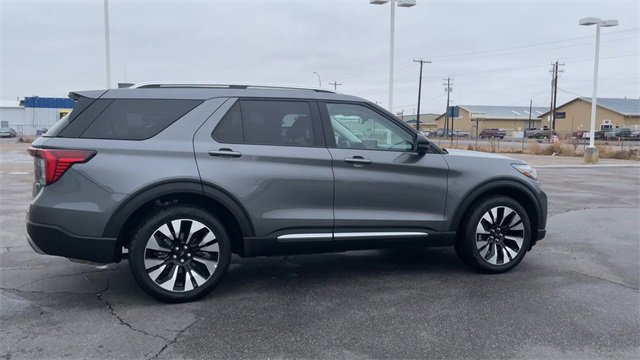 Used 2025 Ford Explorer Platinum w/ LUX Leather Package image 2