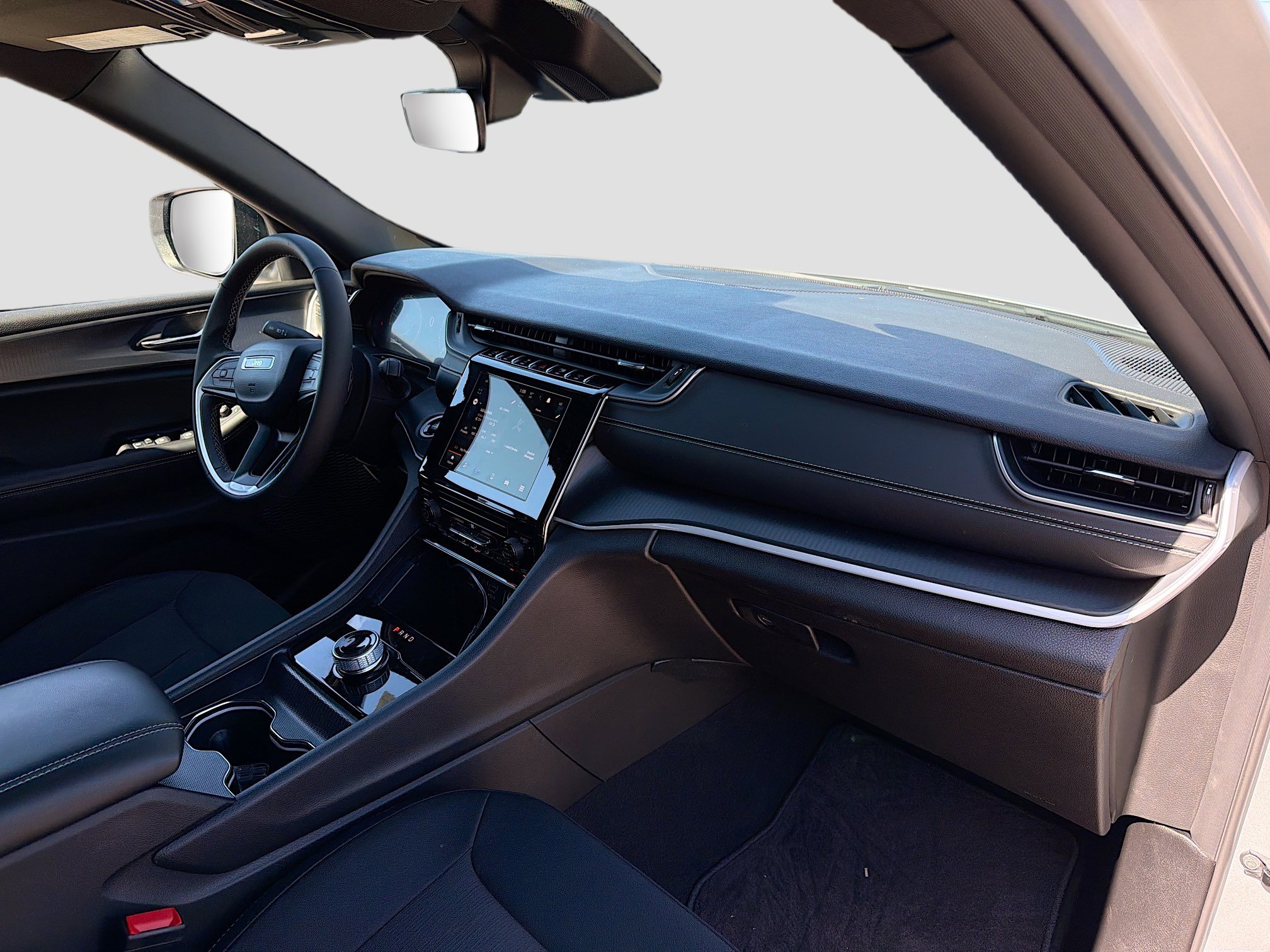 Used 2025 Jeep Grand Cherokee Laredo X image 13