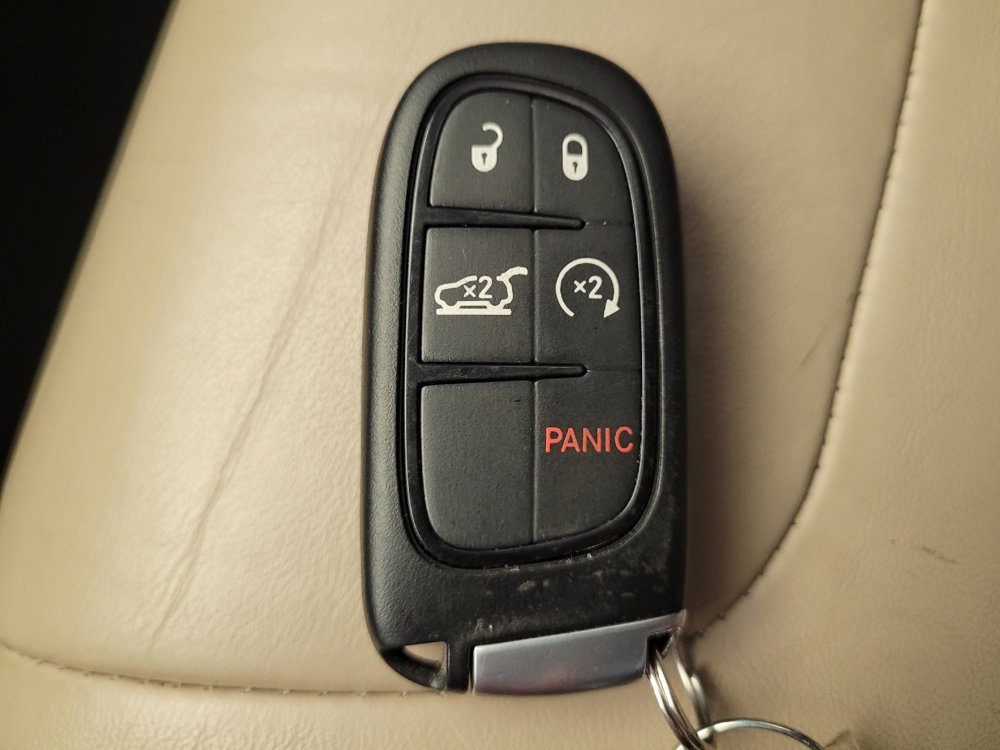 Used 2018 Jeep Cherokee Limited image 32