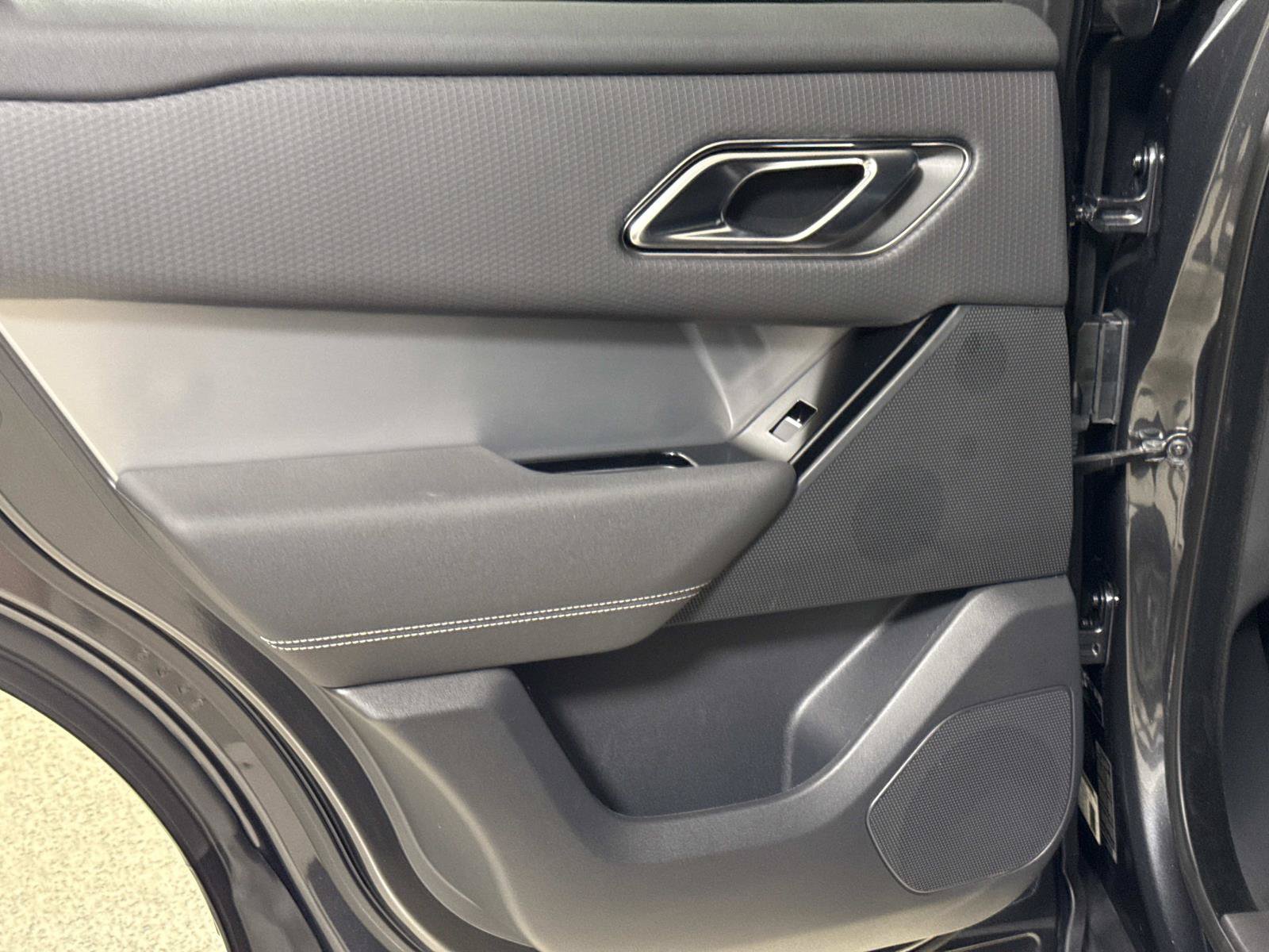 Used 2023 Land Rover Range Rover Velar R-Dynamic S AWD/4WD image 13
