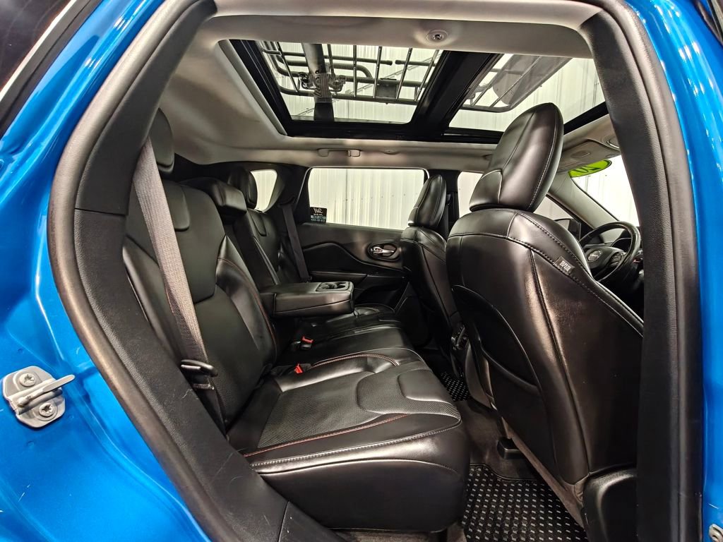 Used 2020 Jeep Cherokee Trailhawk image 27