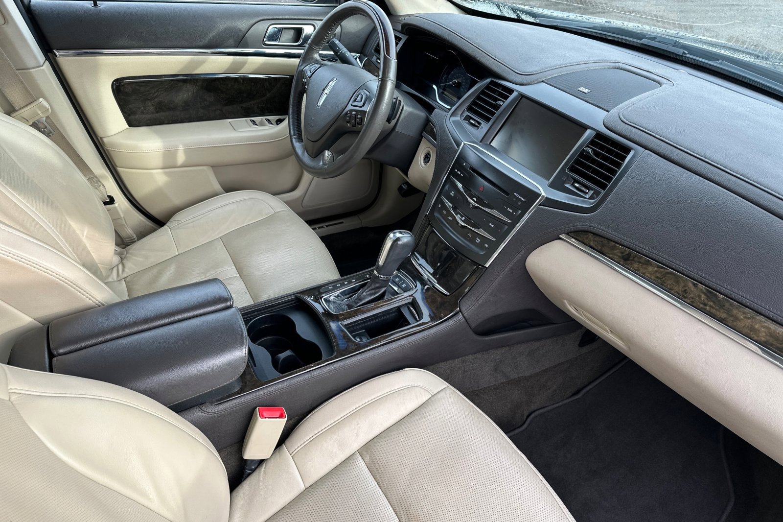 Used 2014 Lincoln MKS w/ Equipment Group 101A image 18