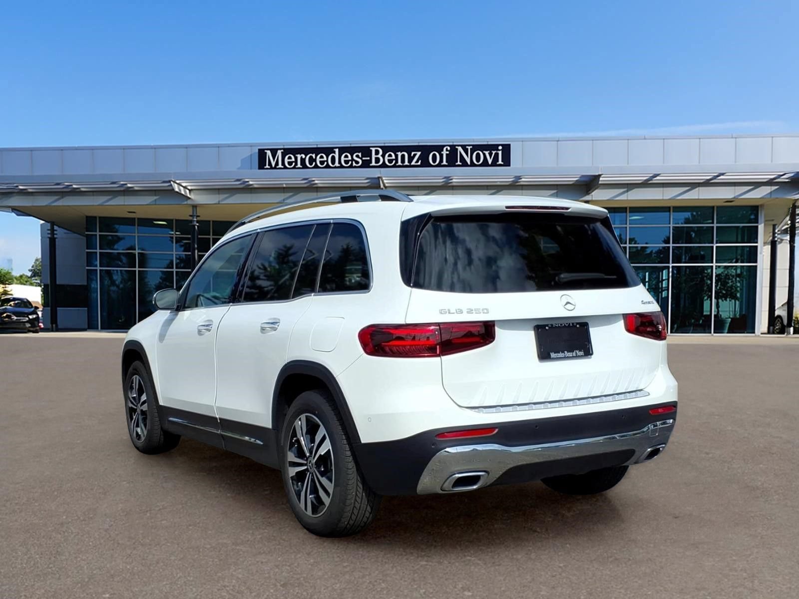 Certified 2025 Mercedes-Benz GLB 250 4MATIC image 3