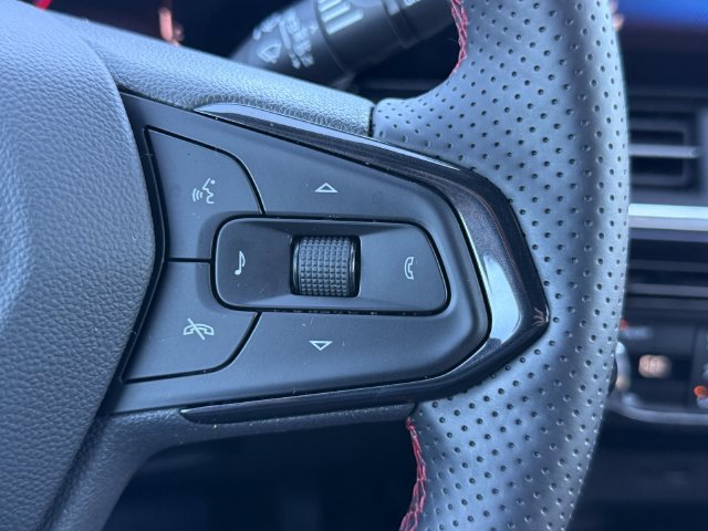 Used 2025 Chevrolet Trax RS w/ Sunroof Package FWD image 20